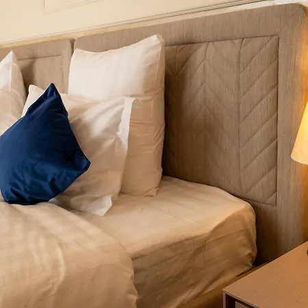 Le Blanc Cotroceni Готель 4*