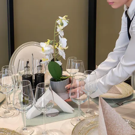 Le Blanc Cotroceni Готель 4*